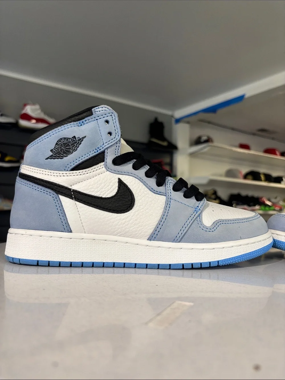 Air Jordan 1 Retro High OG “University Blue” Men’s Size 6